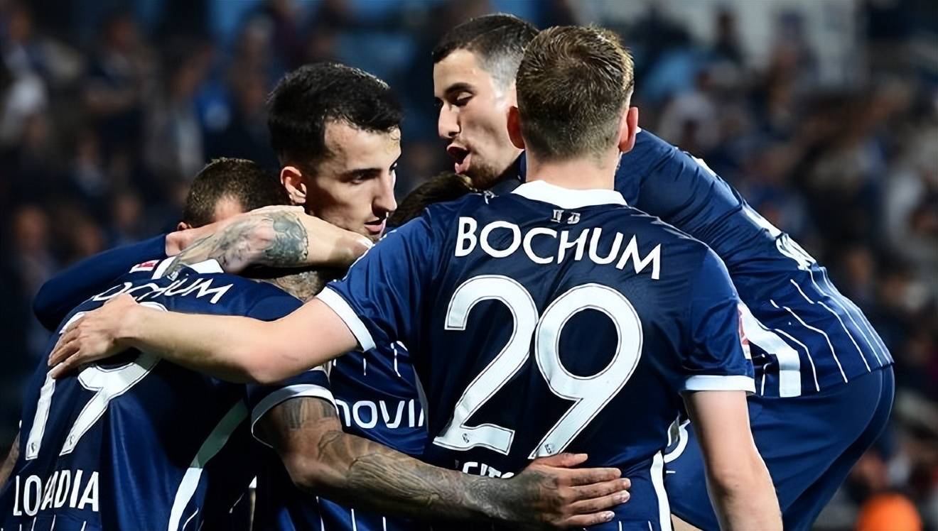 开云体育官网-包含多特蒙德训练开放日，集结日强势反弹引欢呼，法国杯在即，训练强度明显提升的词条