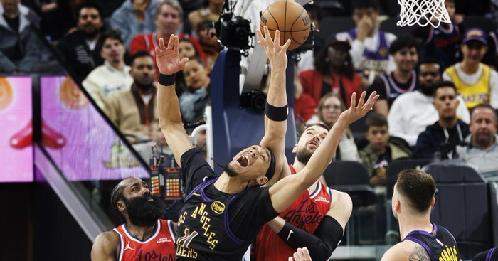 开云体育官方网站-转折点洛杉矶湖人防线松动，NBA总决赛国际比赛日攻防权衡，气氛紧张，年轻球员得到机会的简单介绍