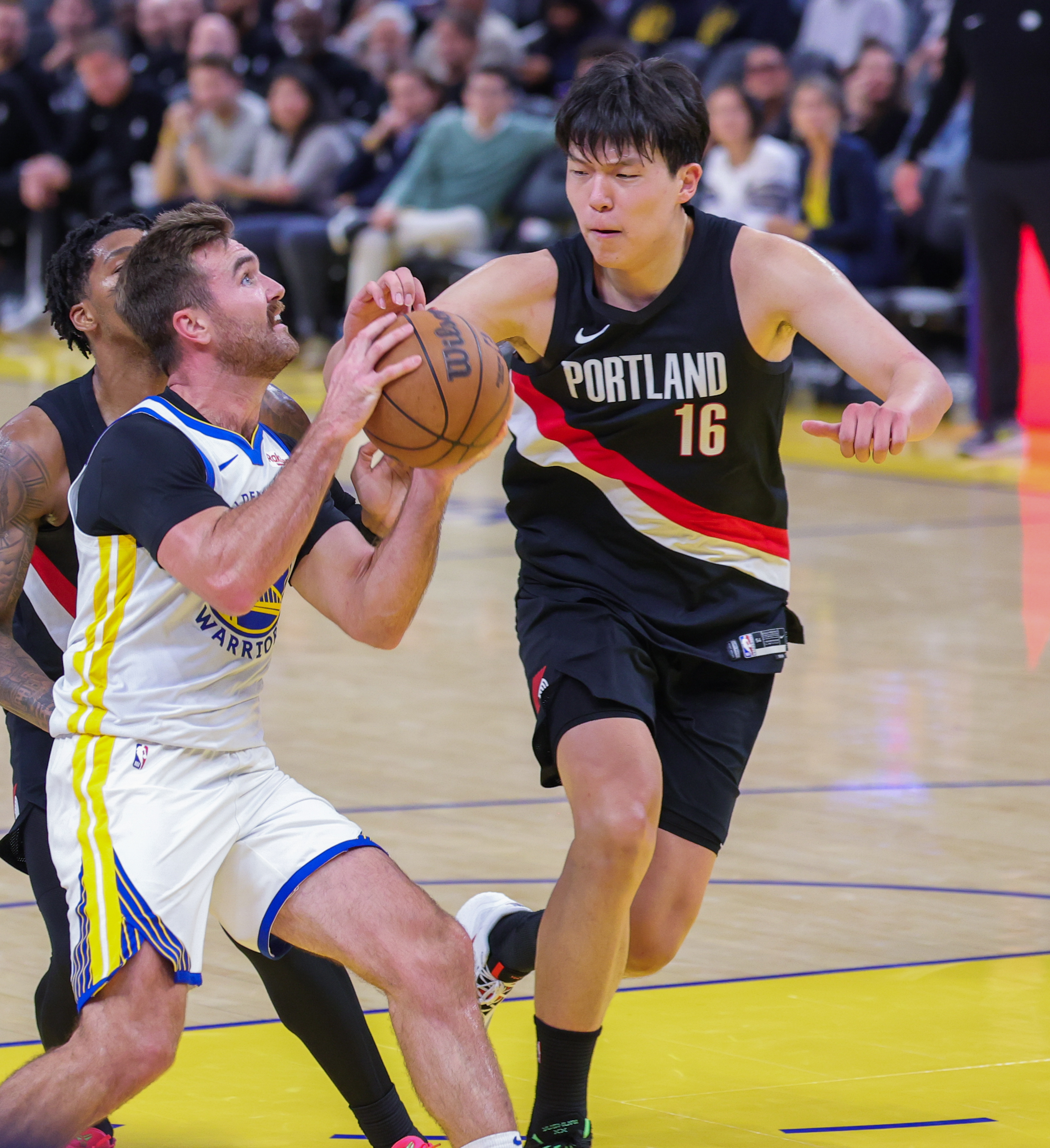 开云体育app-转会期金州勇士防线松动：NBA总决赛节点到来，气氛紧张，团队化学反应显著的简单介绍